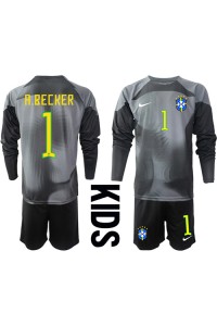 Brasil Alisson Becker #1 Keeper Babyklær Hjemme Fotballdrakt til barn VM 2022 Lange ermer (+ Korte bukser)